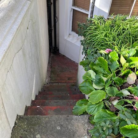 Stylish Central Basement Studio, With Outdoor Space Hove Esterno foto