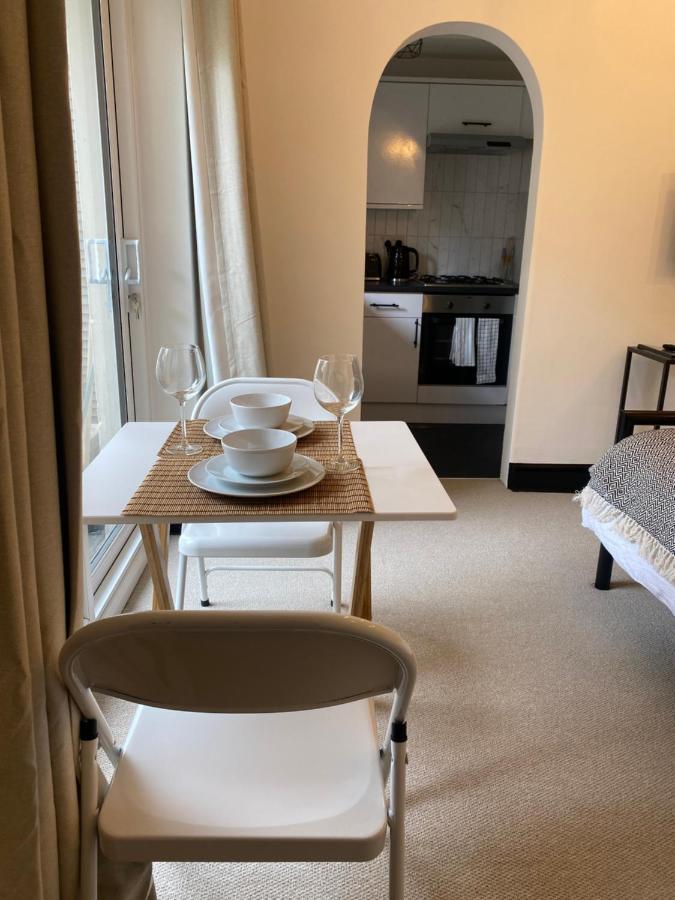 Stylish Central Basement Studio, With Outdoor Space Hove Esterno foto